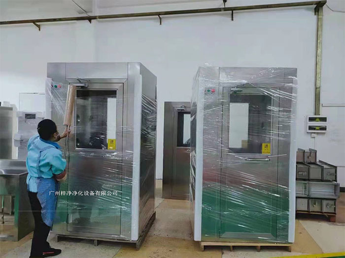 風淋室在運輸前，應對風淋室進行徹底的清潔，并確保內部干燥
