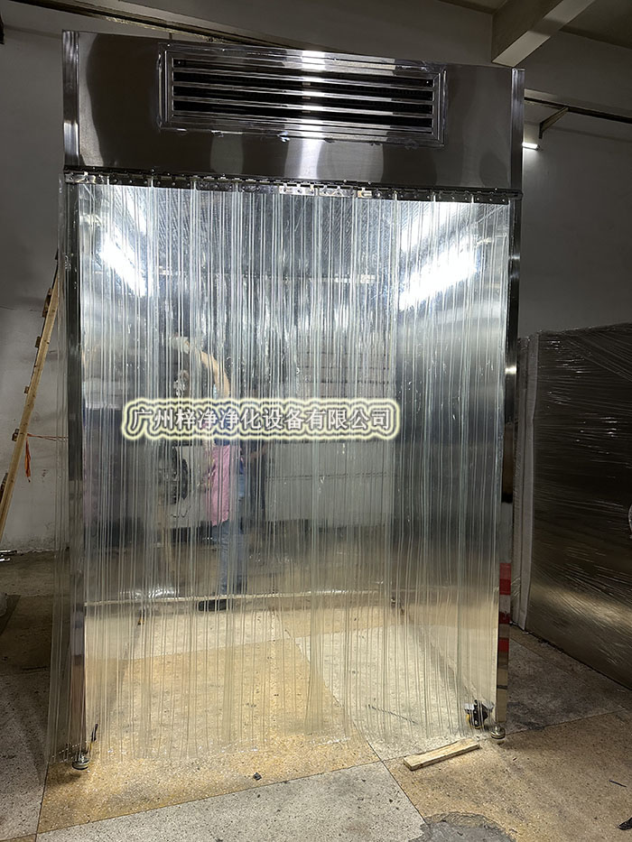 打開(kāi)層流罩取樣車(chē)的門(mén)，確保層流罩運(yùn)行正常，無(wú)異常噪音。